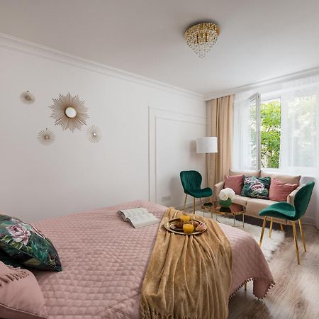 Lovely Downtown Studio At Most Lively Hoza Street, Discover Warsaw On Foot ภายนอก รูปภาพ