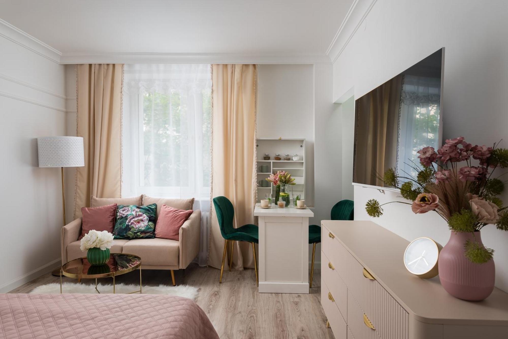 Lovely Downtown Studio At Most Lively Hoza Street, Discover Warsaw On Foot ภายนอก รูปภาพ