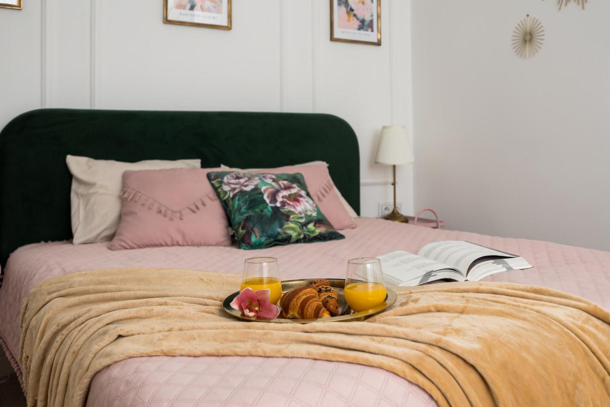 Lovely Downtown Studio At Most Lively Hoza Street, Discover Warsaw On Foot ภายนอก รูปภาพ